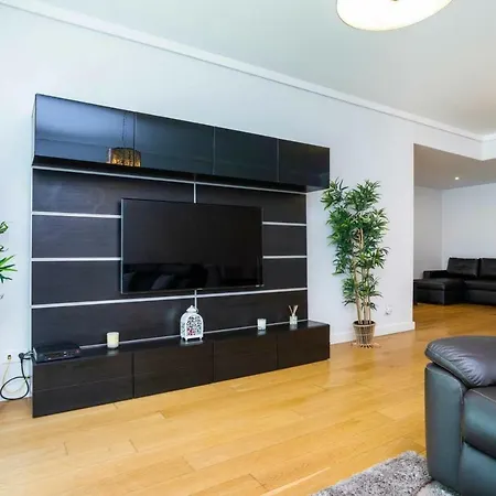 Guestready - Spacious Campolide Family Apt Fits 6 Apartment