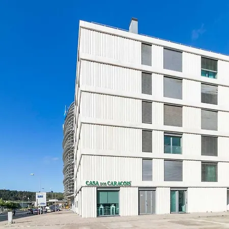 Guestready - Spacious Campolide Family Apt Fits 6 *