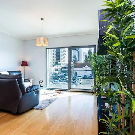 Guestready - Spacious Campolide Family Apt Fits 6 * Lisbon
