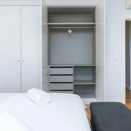 Guestready - Spacious Campolide Family Apt Fits 6 Apartment *