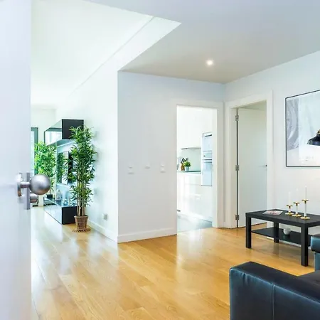 Guestready - Spacious Campolide Family Apt Fits 6 Apartment *