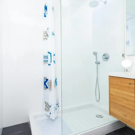 Guestready - Spacious Campolide Family Apt Fits 6 *